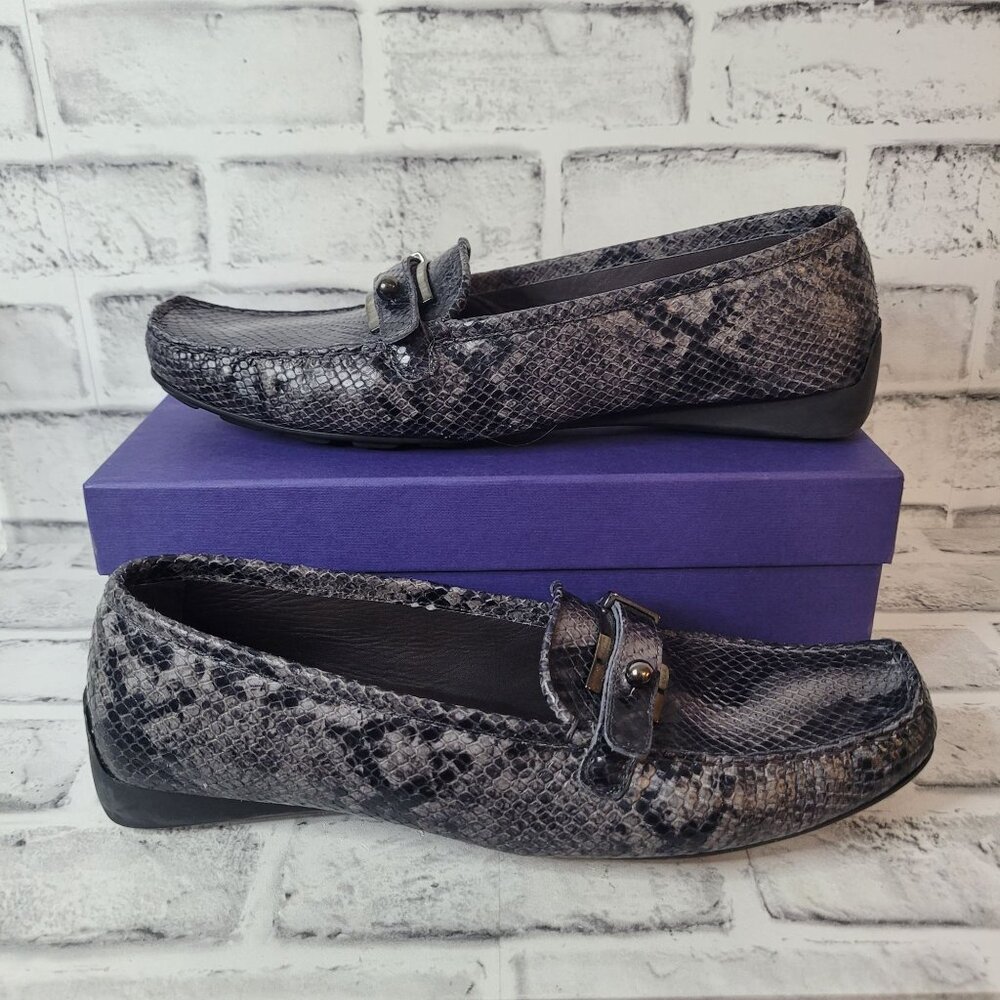 Euc Stuart Weitzman Black Painted Python Loafers … - image 3
